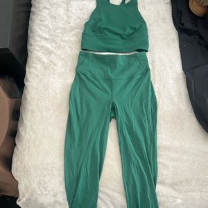 SIZE 4 LULULEMON HUNTER GREEN WORKOUT SET